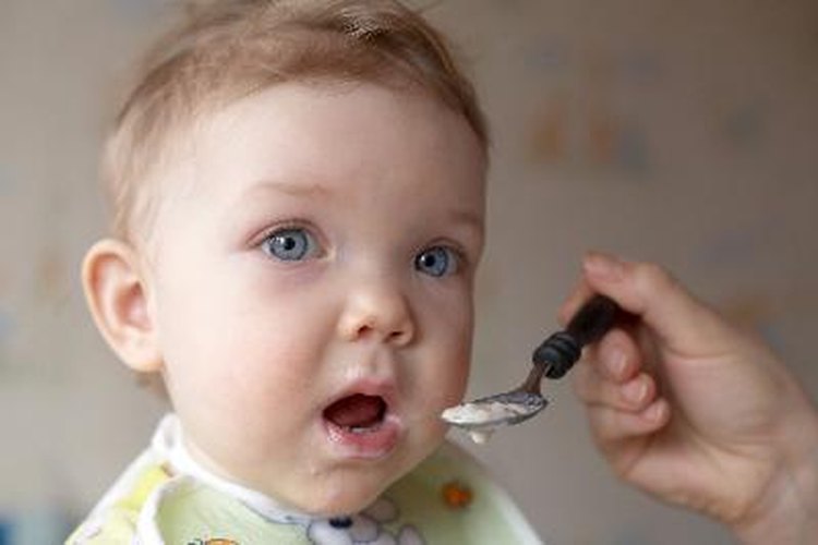 La afección a menudo se relaciona con la sobreestimulación del sistema nervioso joven del bebé, sobre todo después de la hora de comer.