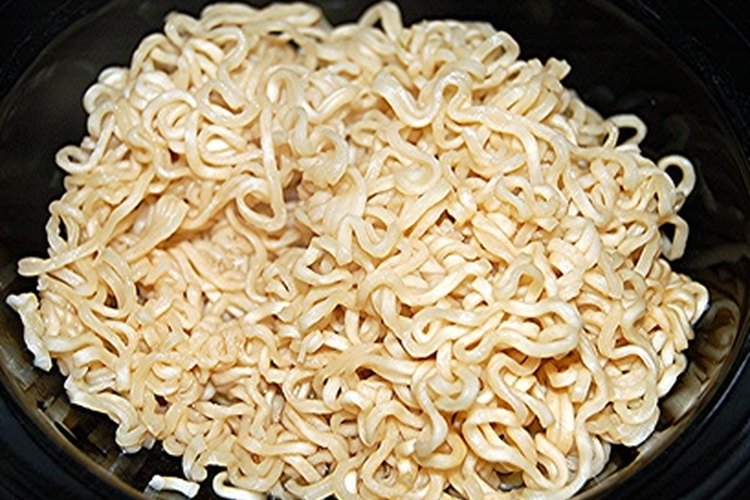 Los fideos ramen son baratos pero no saludables.