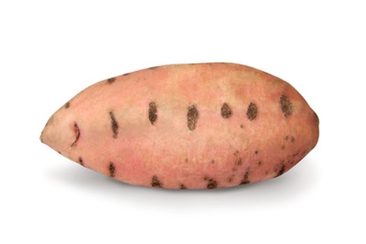 Las patatas dulces contienen vitamina A que ayuda a proteger contra el cáncer de piel.