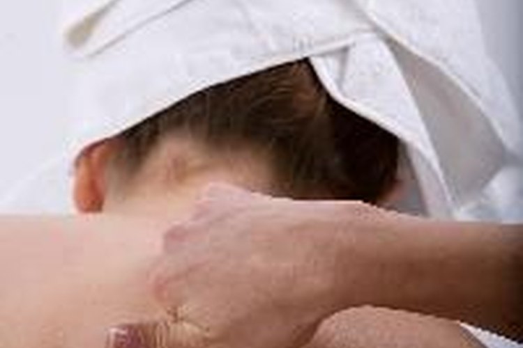Una terapia de masajes es uno de los tantos tratamientos que existen para aliviar el dolor del cuello.