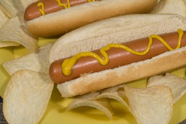 Limita el consumo de carnes procesadas para reducir la exposición al nitrito de sodio.