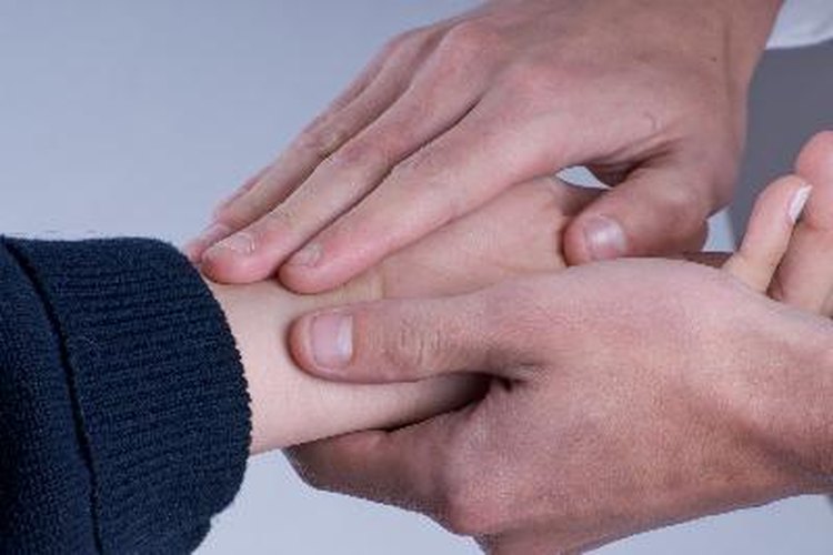 Los temblores en las manos pueden ser causados por desequilibrios hormonales