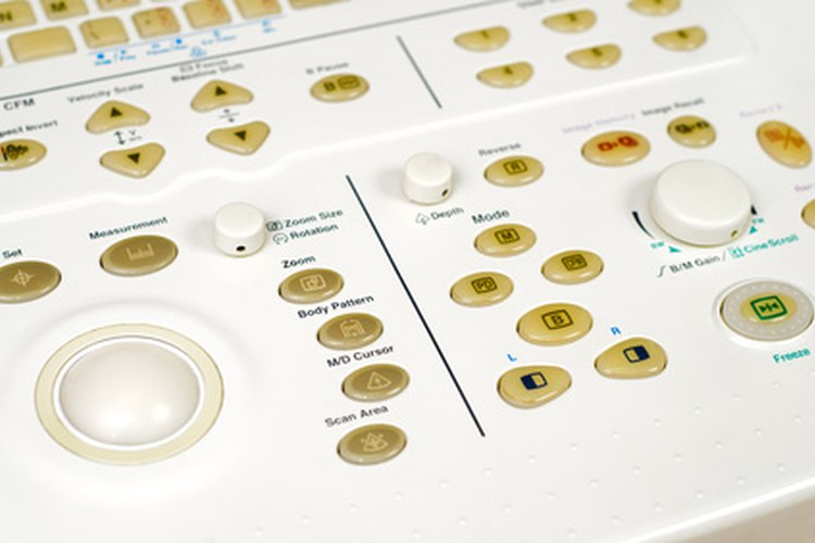 La ecografía es un procedimiento médico, pero puede ser divertido para padres expectantes.