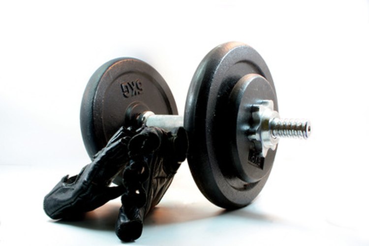 Las mancuernas son una pieza común para los entrenamientos de fuerza y acondicionamiento.