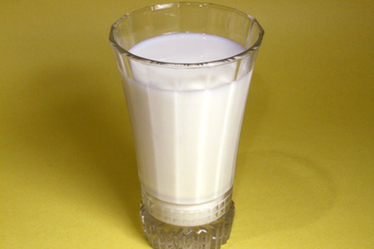 La leche descremada es una buena fuente de proteínas y otros nutrientes importantes.