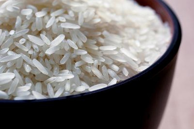 El arroz blanco que lleva más tiempo de cocción cuenta con una cantidad de nutrientes mayor que su par instantáneo.