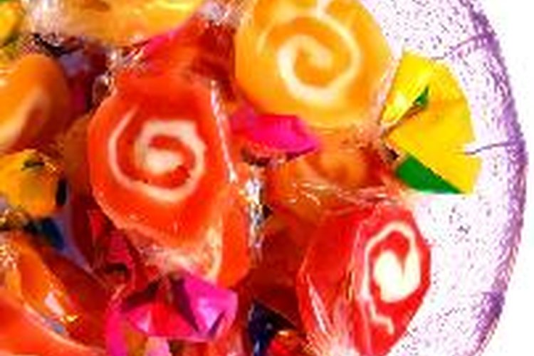 Algunos tipos de dulces libres de azúcar contienen edulcolorantes.