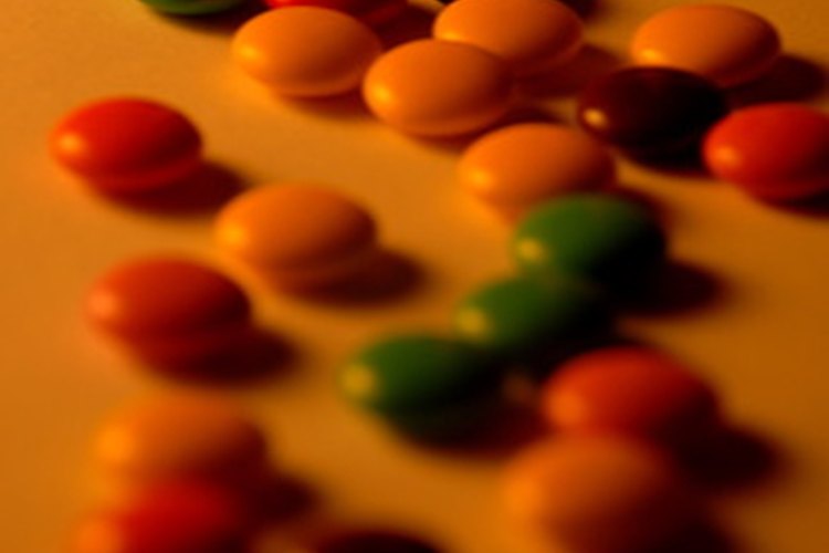 Los temblores, dolores y la fatiga también puede deberse a intoxicación por alimentos, que ocurren después de comer alimentos contaminados, o por el consumo de cafeína, alcohol o azúcar en exceso.