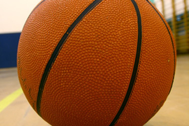 Las zapatillas de baloncesto tienen buen agarre.