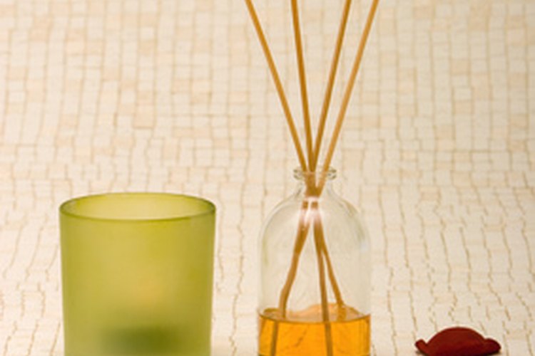 En aromaterapia se utiliza el aceite de orégano y otros extractos ricos en carvacrol por sus propiedades antiinflamatorias, analgésicas y bactericidas.