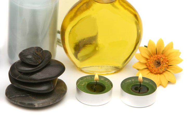Las mujeres han usado aceites esenciales por miles de años para promover la salud, la belleza y el bienestar emocional.