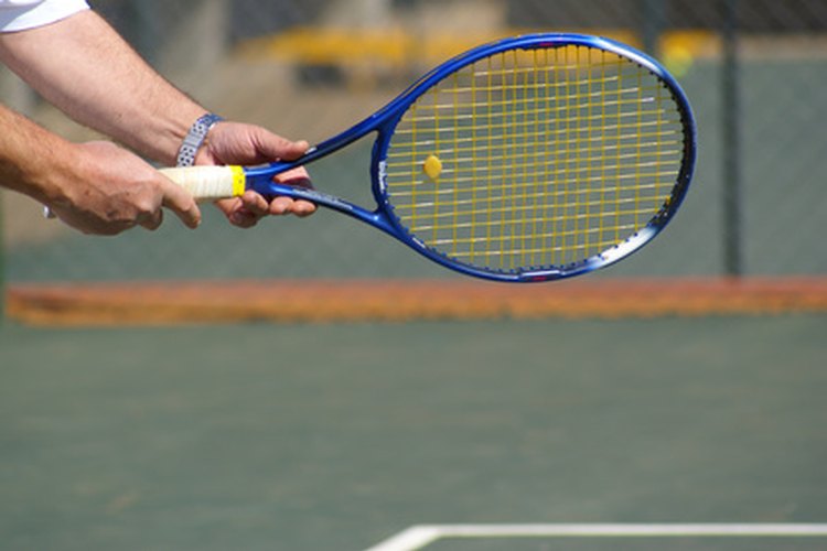 Las raquetas de tenis están hechas de una variedad de materiales.