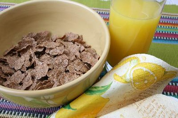 Agrega salvado a tu dieta: te ayudará a prevenir el engrosamiento del colon sigmoide.
