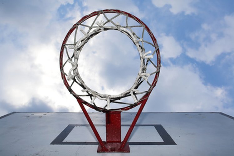 La NBA, WNBA y NCAA usan la misma altura estándar de la canasta.