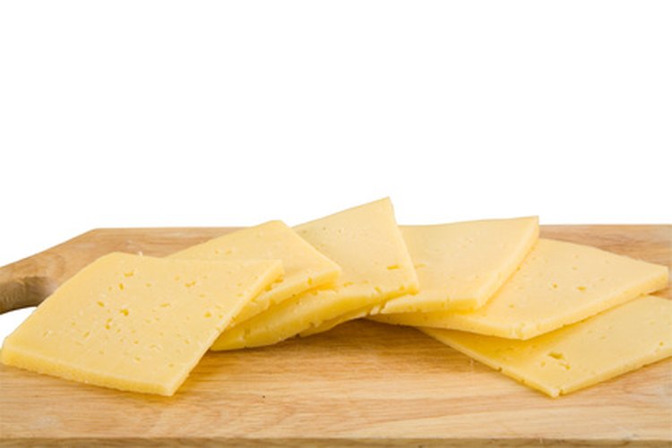 Las rebanadas de queso americano son altas en calcio.