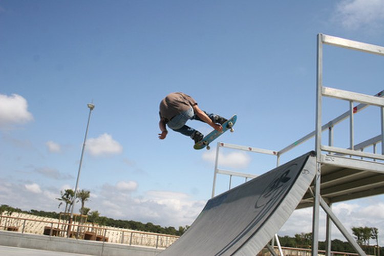 La medio tubo es un tipo de rampa para andar en patineta.