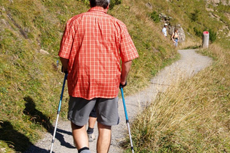 Los bastones de marcha te brindan un entrenamiento en todo el cuerpo.