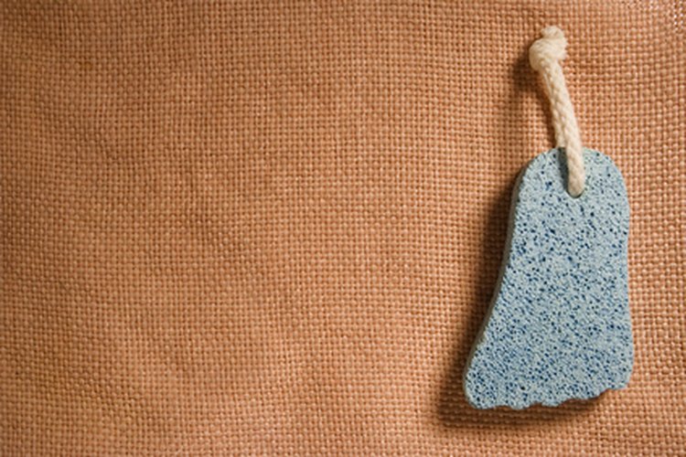 La piedra pómez ofrece un tratamiento rápido y eficaz de los callos.