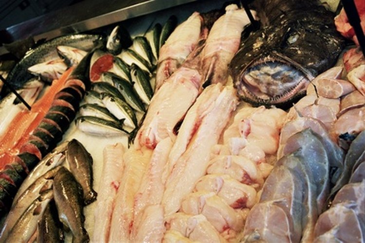 El aceite de pescado es rico en compuestos que pueden ayudarte a aliviar el dolor de la artritis.