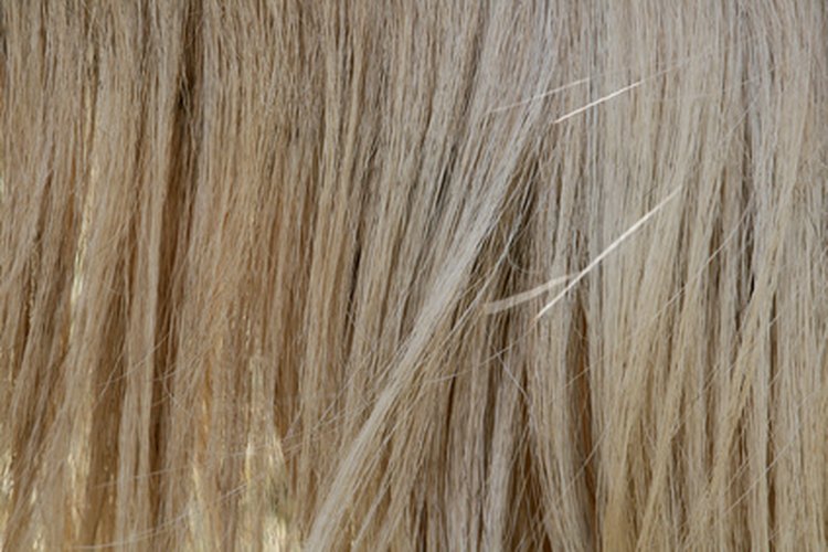 Tanto as planchas de cabello de turmalina como las de titanio ayudan a mantener el cabello liso por más tiempo.