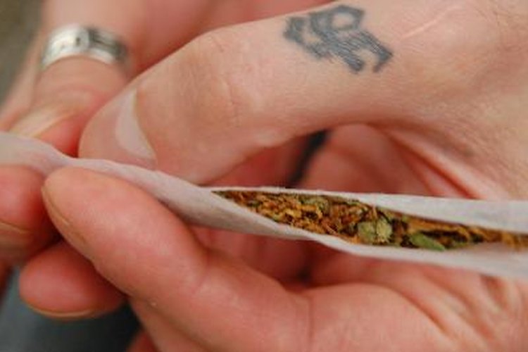 La persona que decide dejar de consumir esta sustancia puede notar que la dependencia del cannabis causa síntomas de abstinencia, tal como las demás drogas.
