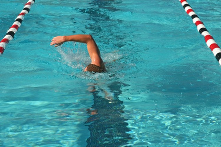 La mayor parte del entrenamiento de natación para un triatlón se realiza en una piscina.