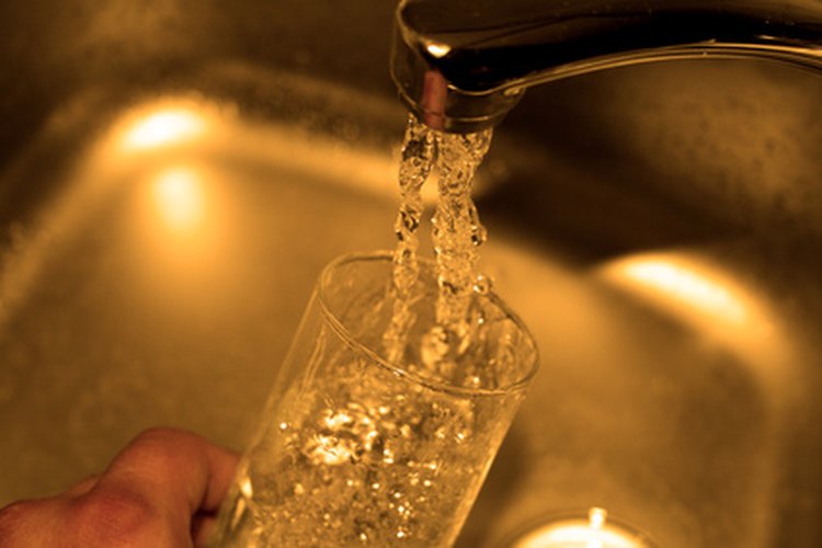 Es importante beber mucho líquido para evitar la deshidratación por una gastroenteritis.