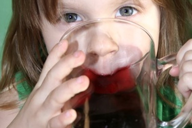 El jugo de cerezo negro es una buena fuente de vitaminas.