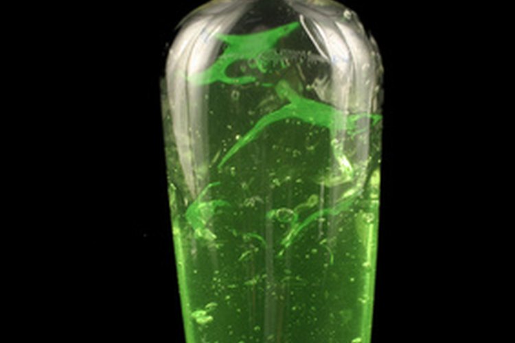 El gel de aloe vera alivia la irritación de la piel después de depilarte.