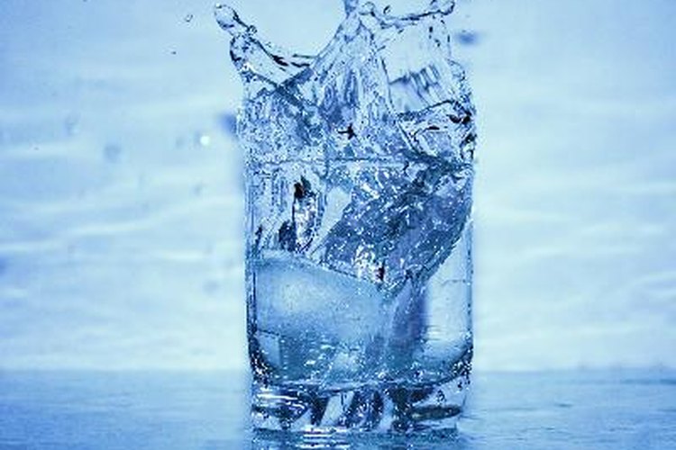 El agua es el líquido más importante para la vida gracias a su pH neutro.