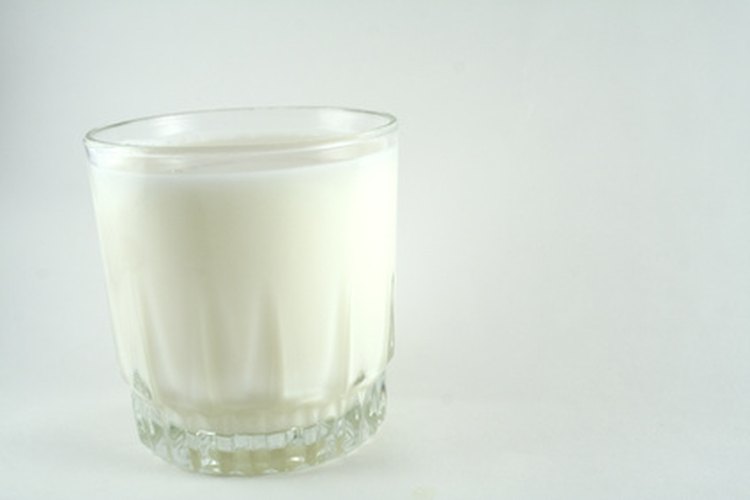 La leche tiene un índice glucémico bajo, pero un índice insulinémico alto.