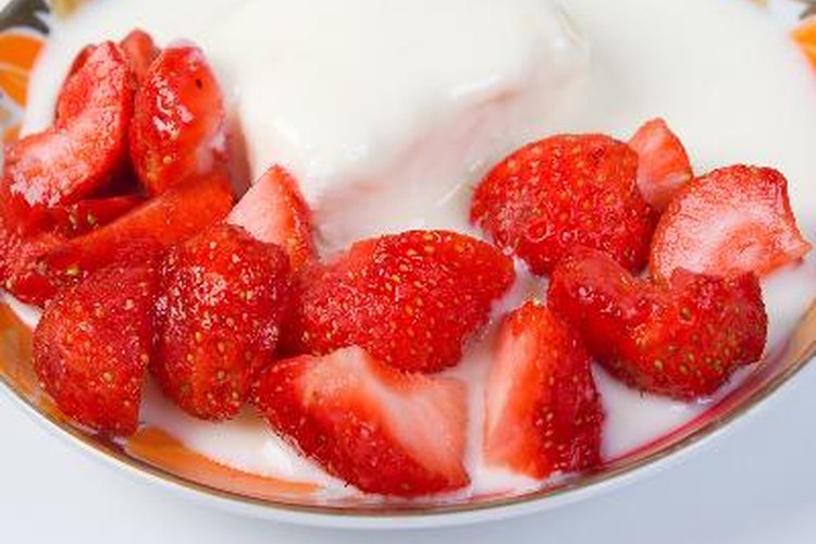 El yogur puede causar dolor de estómago o puede ayudar a aliviarlo.