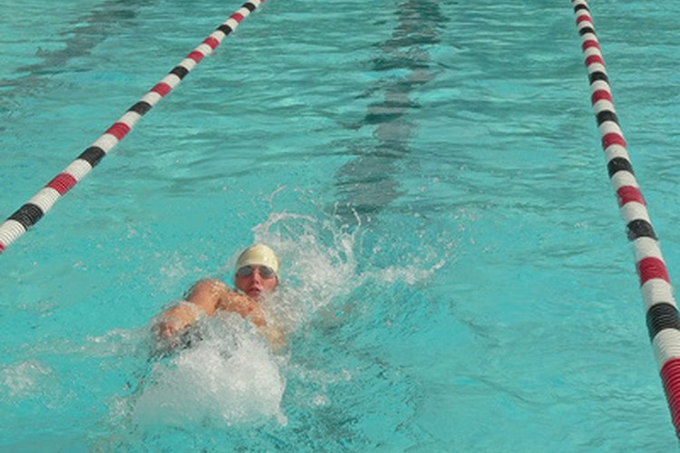 Se requiere de fuerza para la natación.