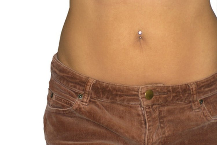 El crecimiento del vello en el cuerpo, especialmente en el abdomen, es raro en las mujeres y puede ser bastante molesto.