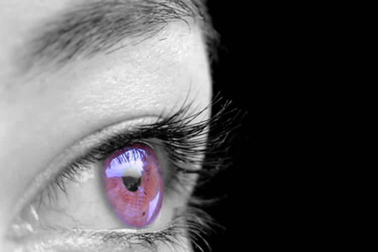 Sacude con tus ojos violeta como Liz Taylor.
