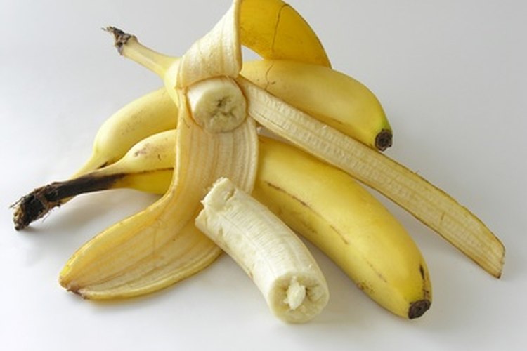 Las bananas y otros alimentos bajos en ácido pueden ser una buena opción para las personas con ERGE.
