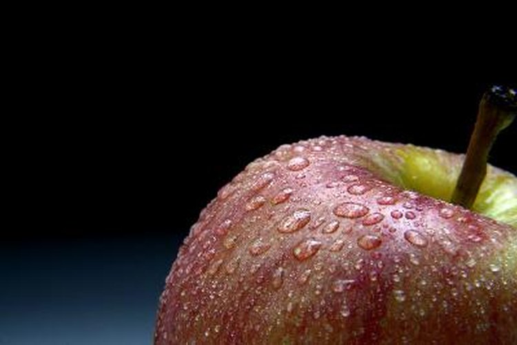 El tratamiento más común el estreñimiento con jugo de ciruelas también incluye jugo de manzana.