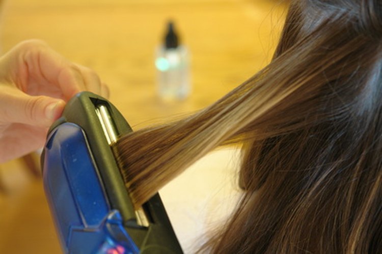El cabello seco y fino puede dañarse con el calor de las herramientas para estilizado.
