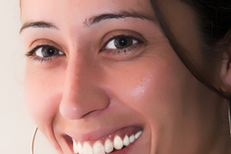 Algunos alimentos pueden manchar los dientes después de someterte a una sesión de blanqueamiento dental.