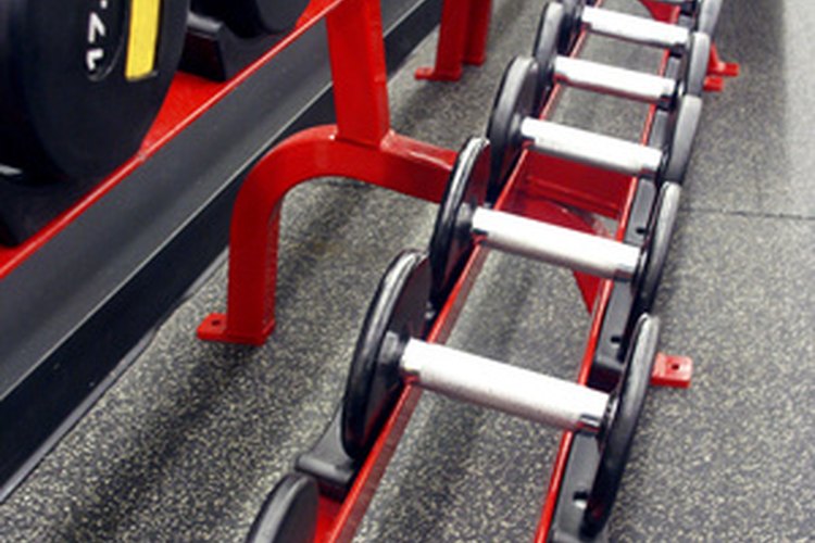 Entrena en el gimnasio.