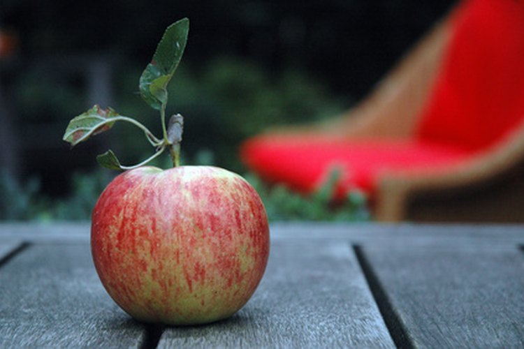 Las manzanas Fuji son de color rojo claro y contienen varios nutrientes diferentes.