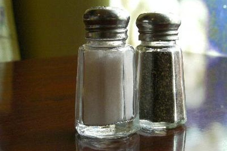 Se recomienda disminuir el consumo de sal si sufres del síndrome de Cushing.
