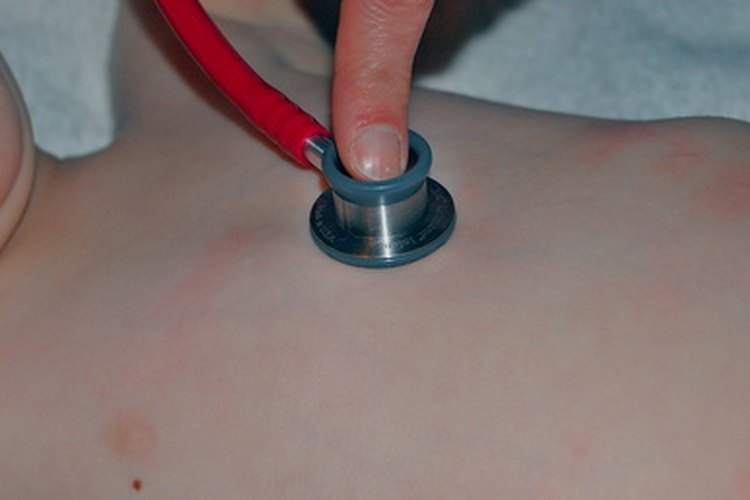 La neumonía es una enfermedad respiratoria en la que los pulmones se inflaman.