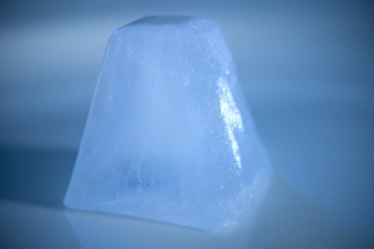 Las compresas frías compuestas de agua y alcohol isopropílico son mejores que las que sólo contienen hielo.