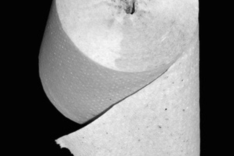 El sangrado rectal mínimo puede ser descrito como rayos de sangre que quedan en el papel higiénico.
