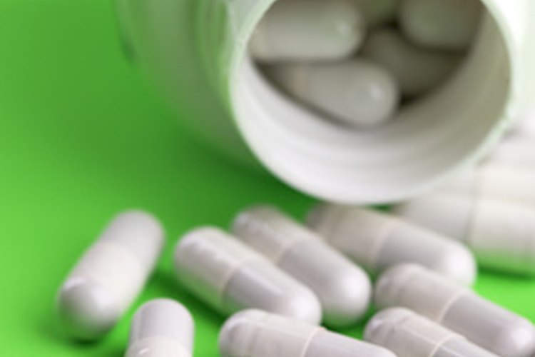 Los aneurismas cerebrales también pueden ocurrir por fuertes traumatismos en el cráneo, presión arterial alta, infecciones, tumores, y el uso de drogas, especialmente el uso repetido y frecuente de la cocaína.