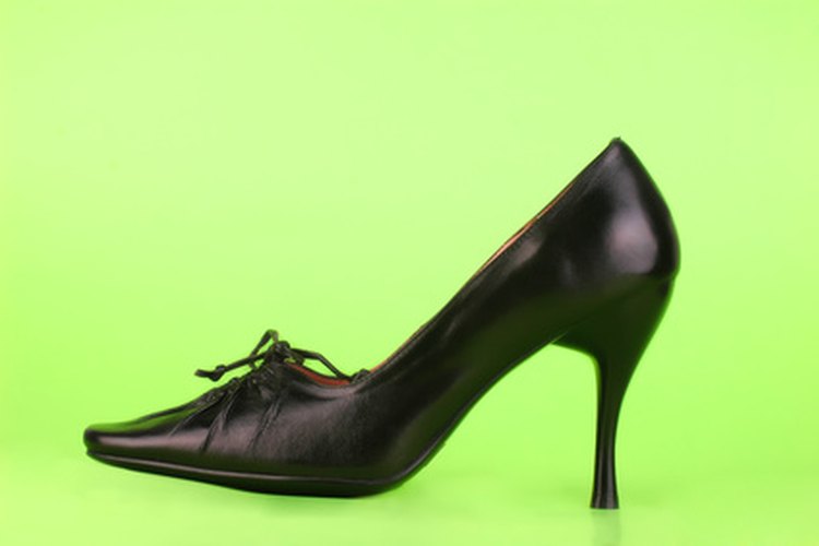 El cuero es genial para los zapatos porque es muy duro, pero también puede ser duro para tus pies.
