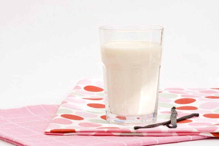 Un smoothie de fresa y plátano da calcio y vitamina C.