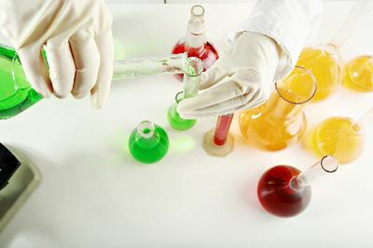 La urea puede producirse sintéticamente.