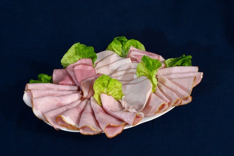 Los fiambres o carnes frías contienen MSG, a menudo con otros nombres, tales como sabores naturales.